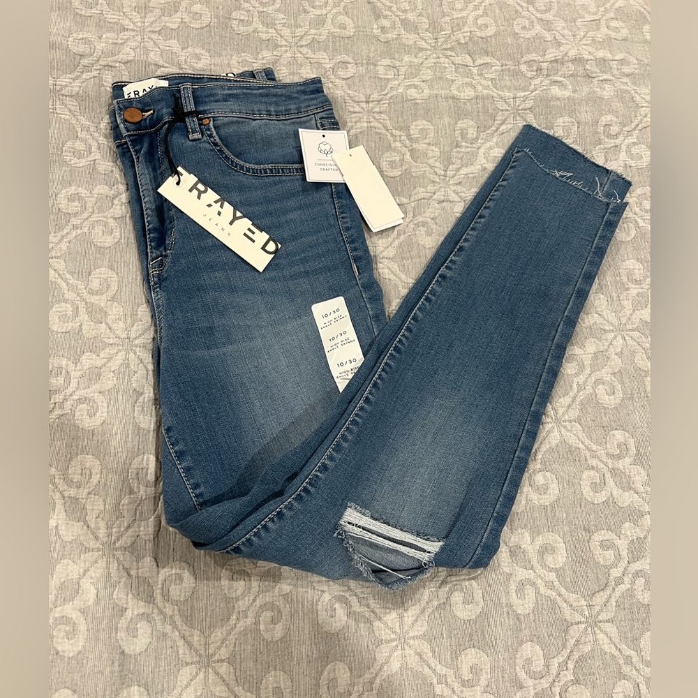 FRAYED Distressed Skinny Jeans in Blue